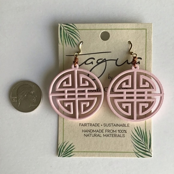 TAGUA Nut Medallion Earrings Asian-Style Pink Lacquer Open Work Lightweight NEW - Picture 8 of 14